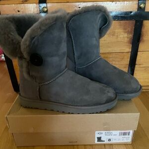 UGG BAILEY BUTTON II